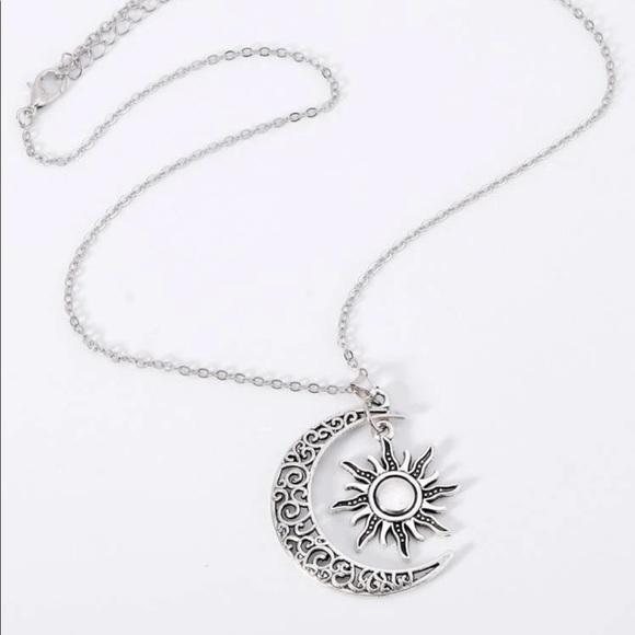 Jewelry - 🆕 Moon + Sun Pendent Necklace